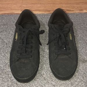 Women Black Puma Suede Size 7
